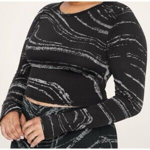 VS Pink Buttery Soft Open Back Crop - Black Reflective Long Sleeve - Picture 2 of 6